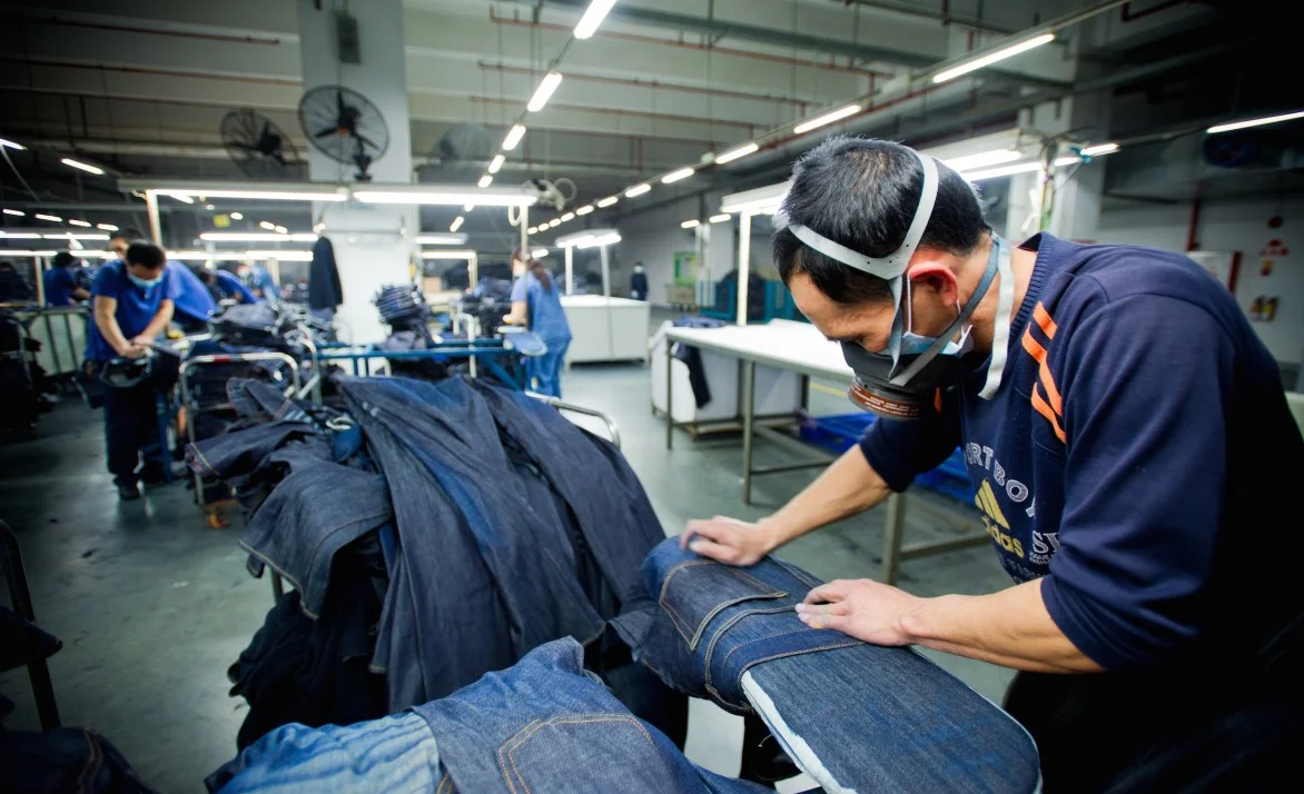 1458243706_rabota-v-yuzhnoy-koree-na-dzhinsovoy-fabrike.jpg