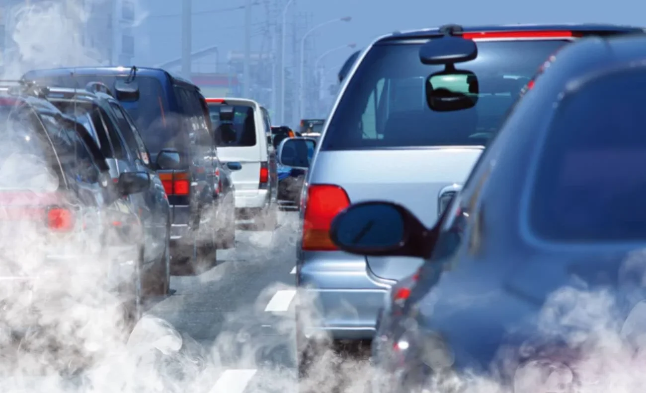 1463913581_car-smog.2e16d0ba.format-webp.fill-1668x1014 (1).webp