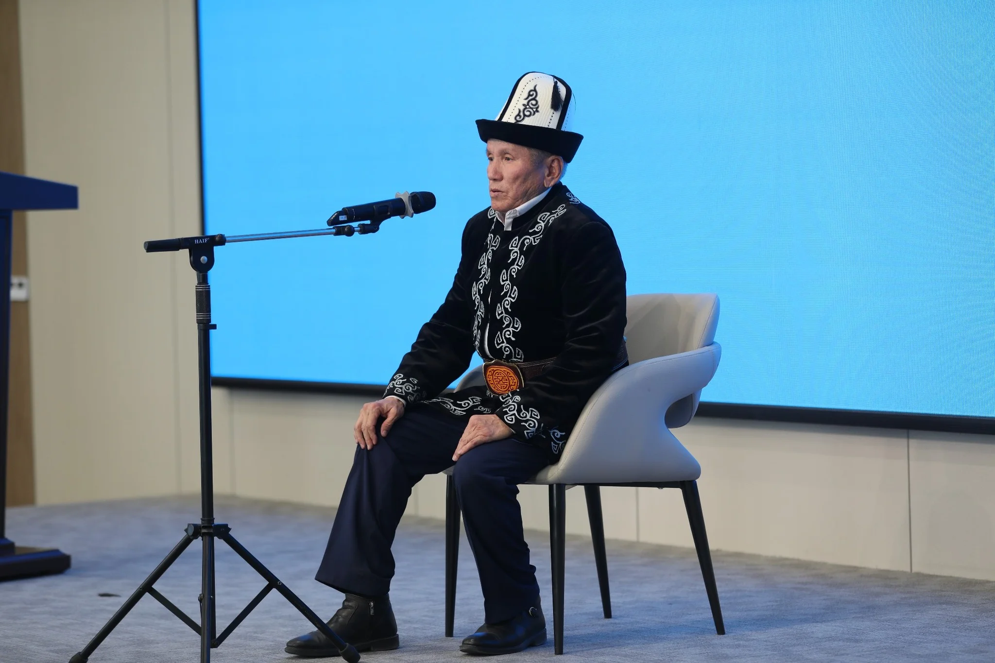 {{ item.title }}