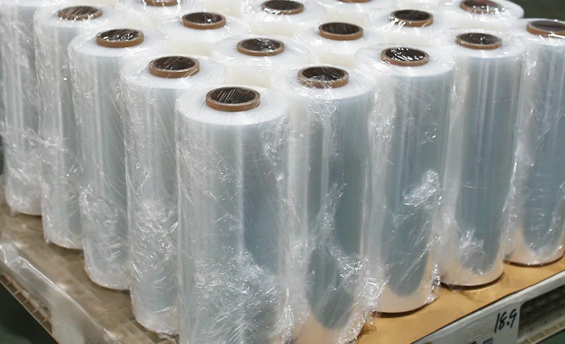 New-Design-Hand-Use-LLDPE-Pallet-PE-Shrink-Wrap-Stretch-Film.avif
