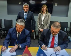 Угольно-Черный и Белый Минималистичный Пользовательский Интерфейс Изменение климата Экоустойчивость Информационная Многостраничная Публикация в Instagram (27).png