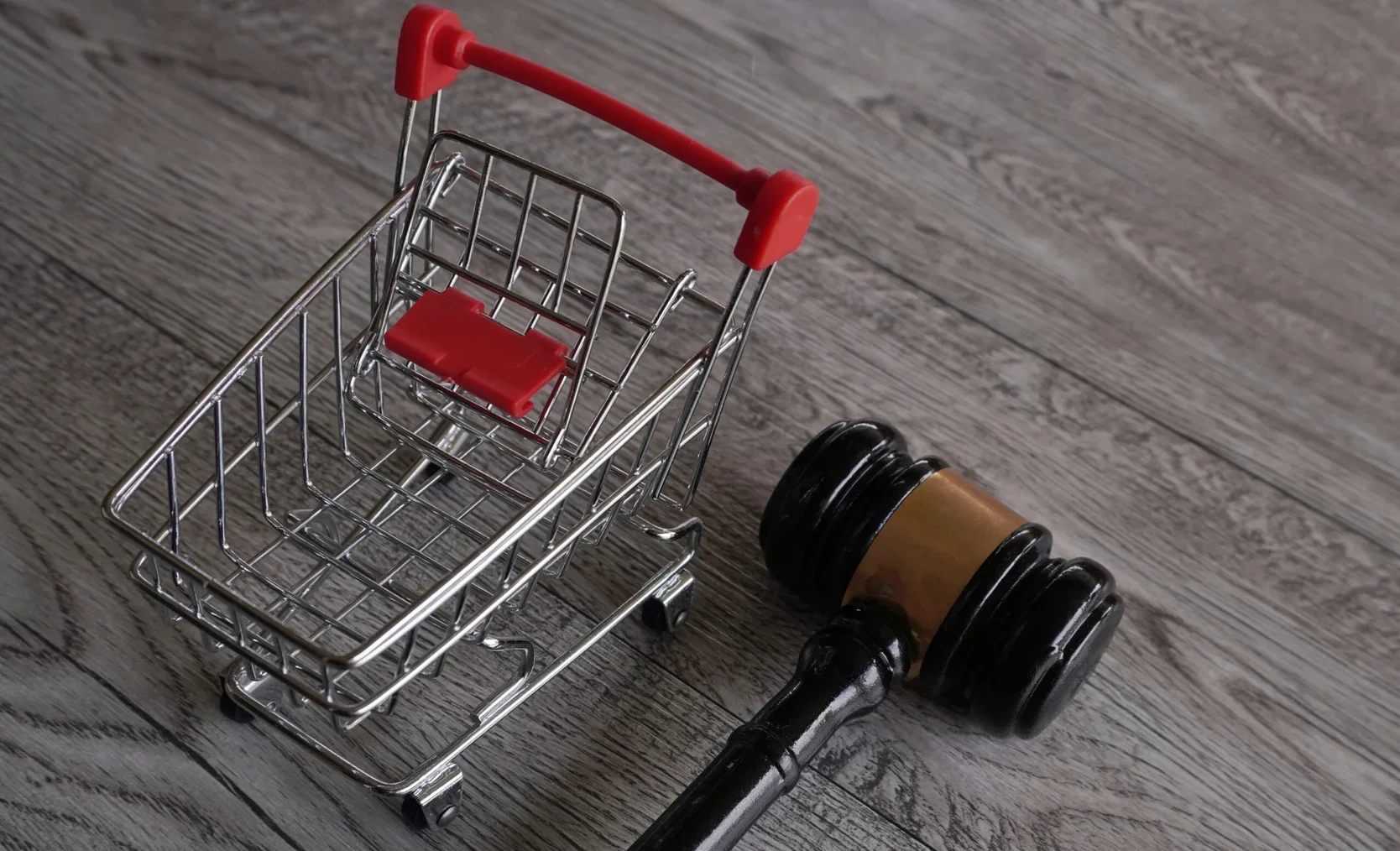 judge-gavel-shoppin.2e16d0ba.format-webp.fill-1668x1014.webp