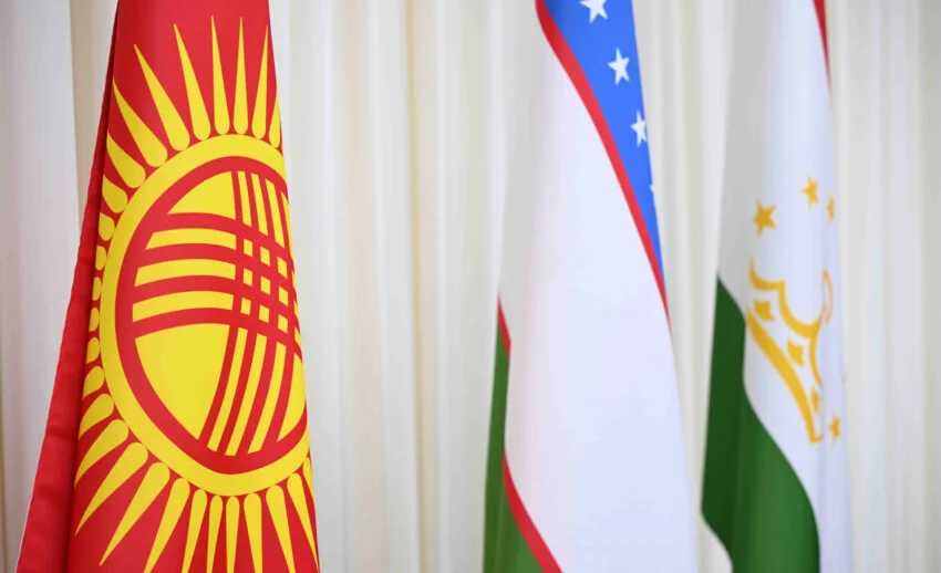 kyrgyzstan-uuzbekistan-tadzhikistan-flagi-850x560.jpg